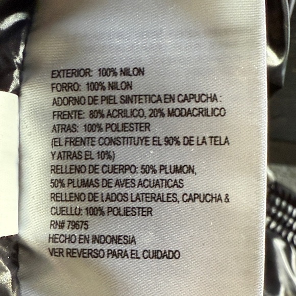 MICHAEL Michael Kors Women’s Medium Shiny Black Puffer Jacket with Faux Fur Trim - Picture 13 of 14